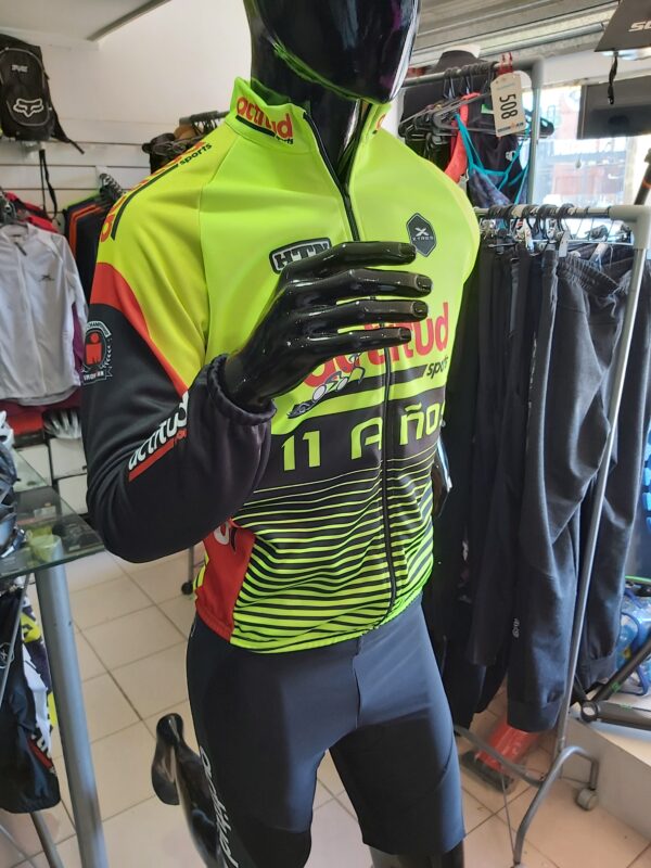 Campera X-tres Concept actitud
